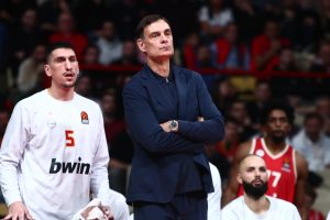 Ολυμπιακός: Το μέλλον του Λαρεντζάκη, οι ματιές του Μπαρτζώκα, το ελληνικό στοιχείο και οι Πλώτας – Πουλακίδας