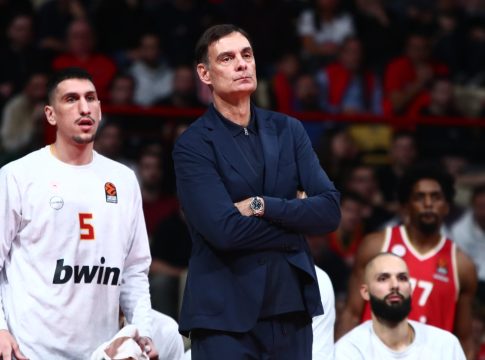 Ολυμπιακός: Το μέλλον του Λαρεντζάκη, οι ματιές του Μπαρτζώκα, το ελληνικό στοιχείο και οι Πλώτας – Πουλακίδας