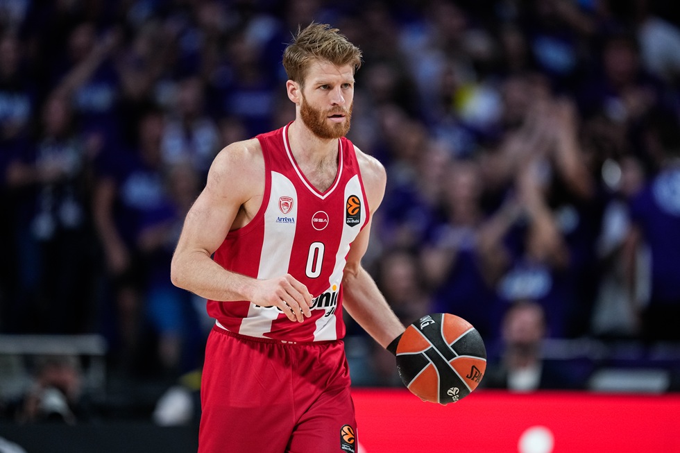 Στον Ολυμπιακό ψάχνουν τον Γουόκαπ και αυτός… (pic)