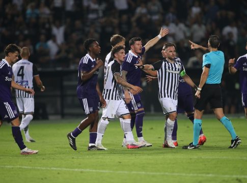 Χαμός στην Τούμπα: Έχασε πέναλτι ο Μιχαηλίδης, σκόραρε ο Μύθου και ακυρώθηκε το γκολ – Επέμβαση του VAR σε δεύτερη περίπτωση πέναλτι! (vids)