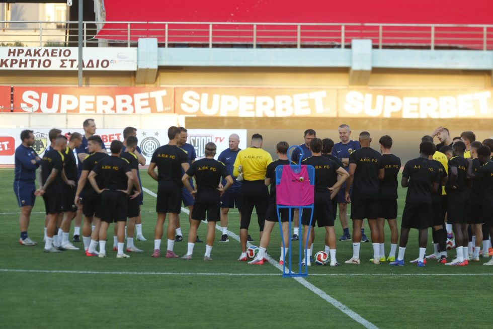 Η προπόνηση της ΑΕΚ στο Παγκρήτιο ενόψει Superbet Super Cup (pics)