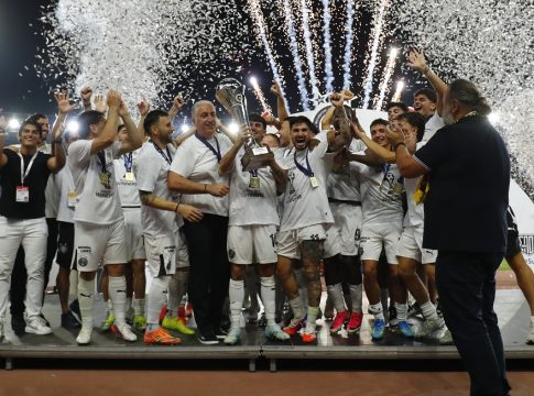 ΟΦΗ, η ώρα της απονομής: Το Super Cup στα χέρια των Κρητικών και αποθέωση! (vid)