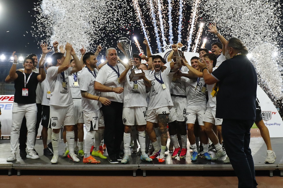 ΟΦΗ, η ώρα της απονομής: Το Super Cup στα χέρια των Κρητικών και αποθέωση! (vid)