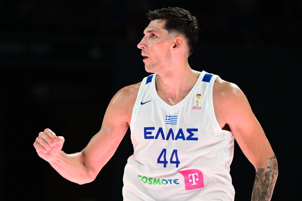 Απίθανος Μήτογλου: Οδηγεί την Εθνική στο πρώτο ημίχρονο με 19 πόντους και 5/5 τρίποντα (vids)