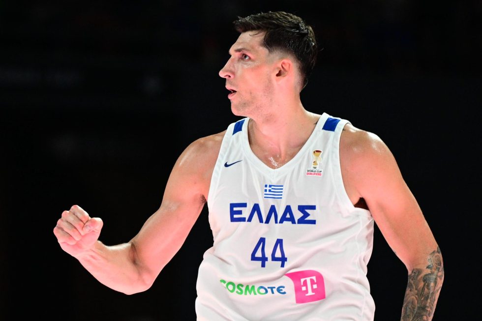 Απίθανος Μήτογλου: Οδηγεί την Εθνική στο πρώτο ημίχρονο με 19 πόντους και 5/5 τρίποντα (vids)