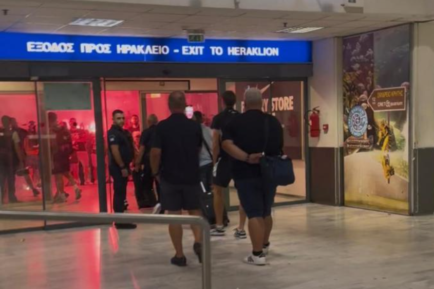 Χαμός στο αεροδρόμιο του Ηρακλείου για την άφιξη του ΟΦΗ (vid)