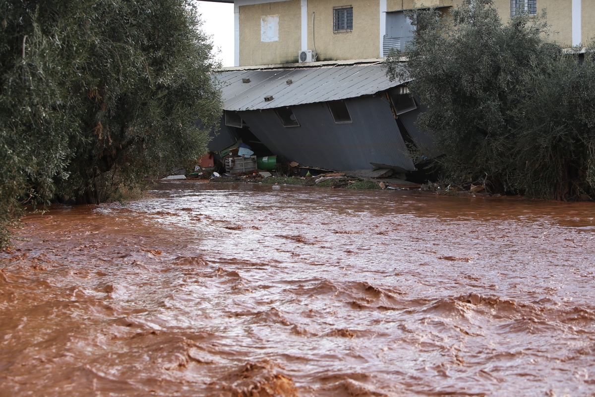 Εκατοντάδες νεκροί μετά την πλημμύρα στο Νεπάλ – Πάνω απο 1000 αγνοούμενοι (pics, vids)