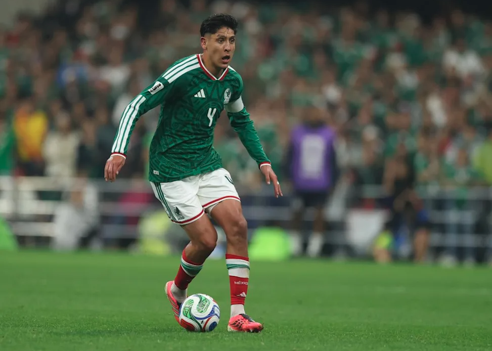 Ολυμπιακός: Και ο Έντσον Άλβαρες στη λίστα για τα χαφ