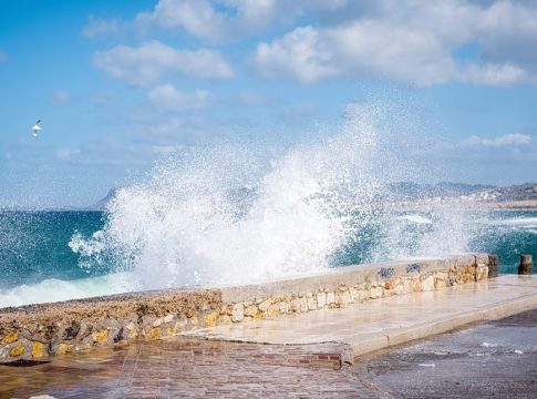 Καιρός: Ισχυροί άνεμοι έως 9 μποφόρ και πτώση της θερμοκρασίας