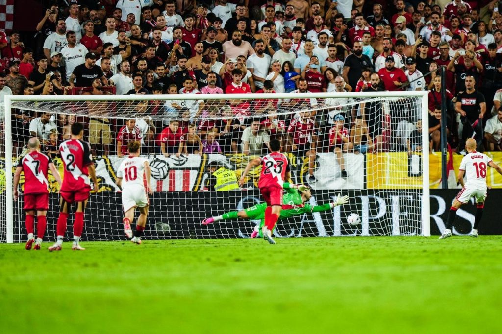 Ανατροπή με δύο πέναλτι για τη Σεβίλλη (2-1) – Ξέσπασε στο τέλος η Αλαβές (3-0)