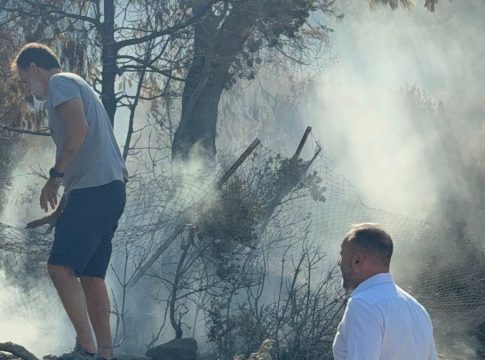 Οι συναντήσεις στις πυρόπληκτες περιοχές του κλιμακίου της ΕΛΑΣ – Περίπου 40 καμένα σπίτια στο Πόρτο Γερμενό