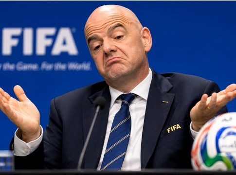 «Τριγμοί» στην FIFA: Κορυφαίο στέλεχος αποχωρεί λόγω Ινφαντίνο