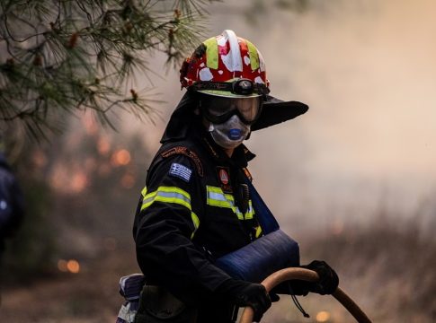 Συναγερμός για φωτιές τη Δευτέρα, ισχυροί άνεμοι με ριπές έως 9 μποφόρ – Οι περιοχές σε Red Code