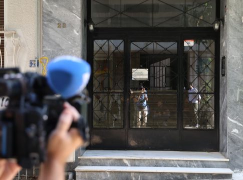 Φρίκη στην Κυψέλη: Εγκληματική ενέργεια ο θάνατος του βρέφους – Το μαχαίρωσαν πάνω από 10 φορές