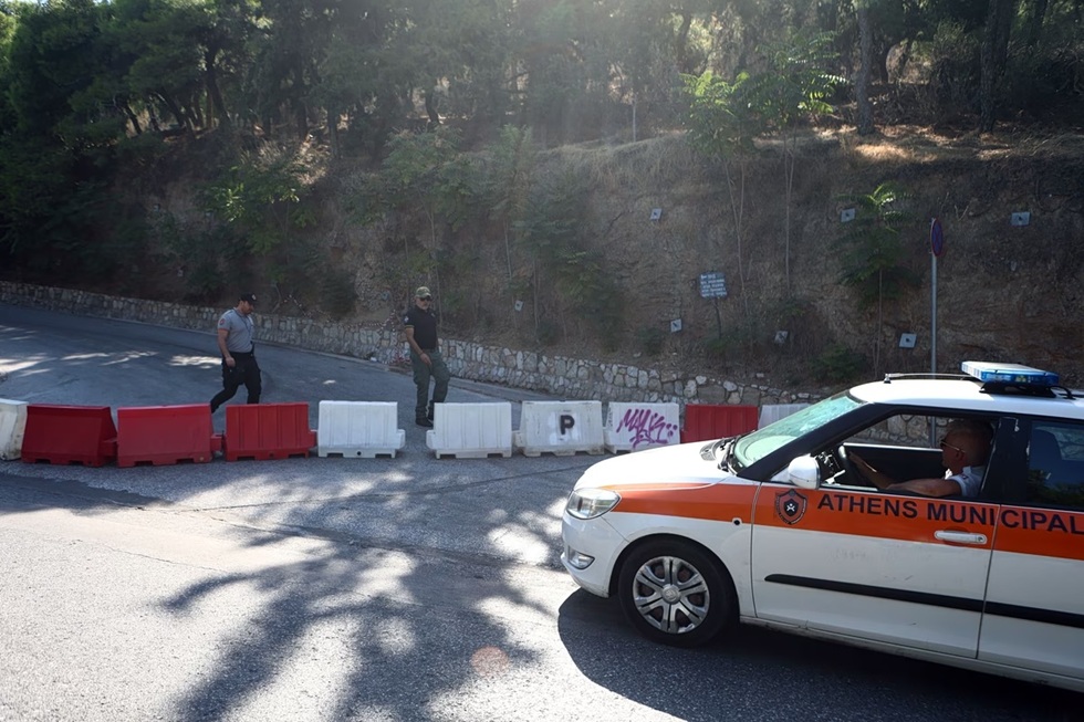 Κίνδυνος φωτιάς στην Αττική: Περιπολίες drones με θερμικές κάμερες – Έκλεισαν Λυκαβηττός και λόφοι της Αθήνας