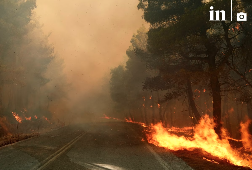Συγκλονιστικές εικόνες και βίντεο από το πύρινο μέτωπο από Βίλια προς Πόρτο Γερμενό