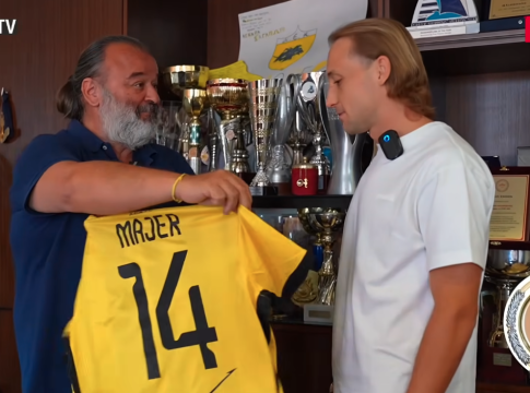 Τι βλέπει ο Ηλιόπουλος στα μάτια του Μάγερ… (vid)