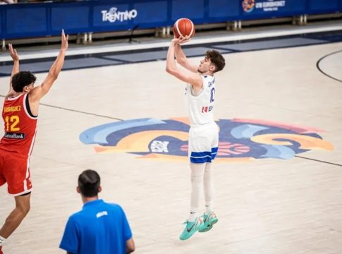 Αποθέωσε τον Χατζηλάμπρου η FIBA: «Επηρεάζει το παιχνίδι με πολλούς τρόπους, παρακολουθήστε τον»