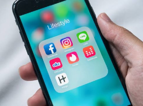 Πώς να φτιάξεις το τέλειο προφίλ για τα dating apps; Τα πέντε μυστικά των ειδικών