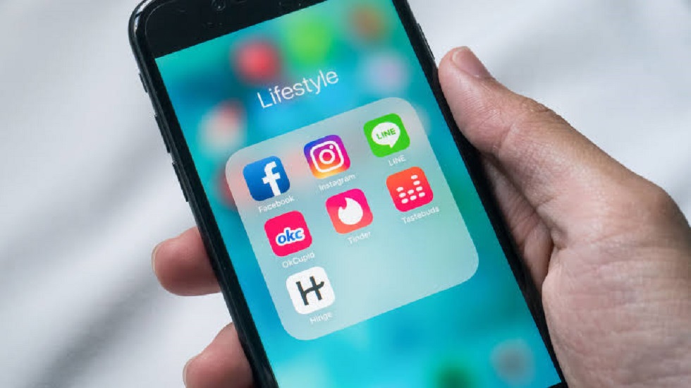 Πώς να φτιάξεις το τέλειο προφίλ για τα dating apps; Τα πέντε μυστικά των ειδικών