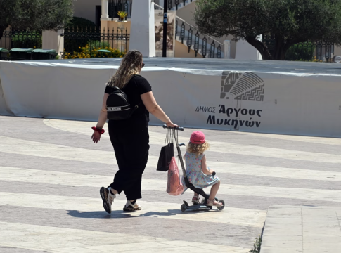Δημογραφικό: Μια σταγόνα ελπίδας σε μια θάλασσα… ελεύθερης πτώσης των γεννήσεων