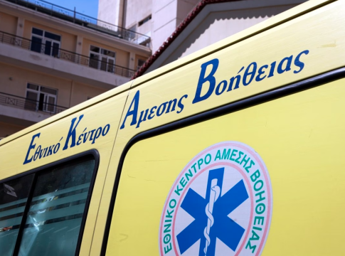 Τραγωδία στη Λ. Φυλής: Νεκρή 17χρονη σε τροχαίο μετά από πρόσκρουση ΙΧ σε κολώνα