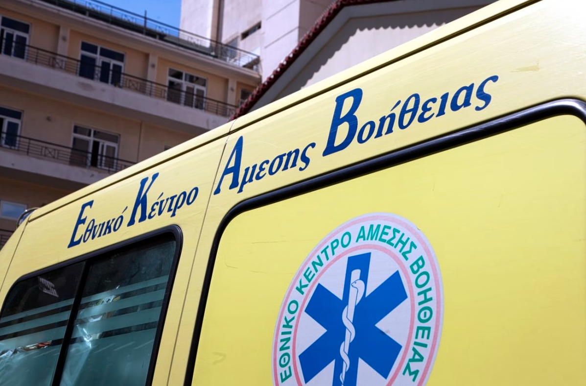 Τραγωδία στη Λ. Φυλής: Νεκρή 17χρονη σε τροχαίο μετά από πρόσκρουση ΙΧ σε κολώνα