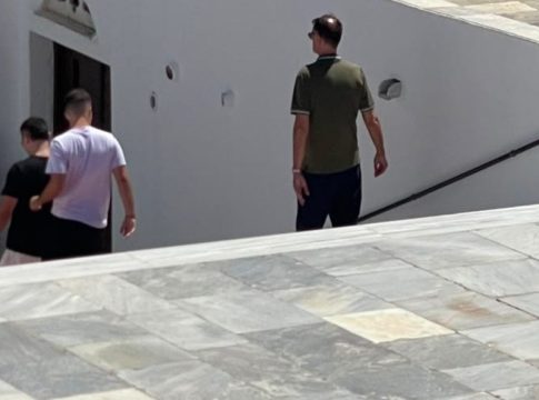 Στην Παναγία της Τήνου ο Γιώργος Μπαρτζώκας