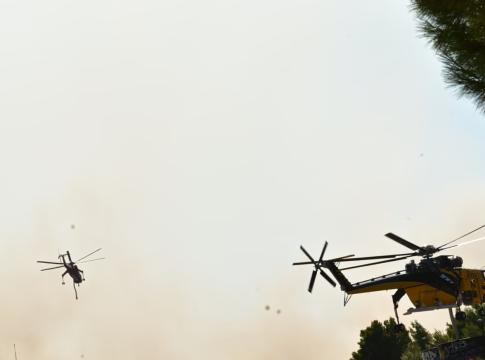 Φωτιά στον Φοίνικα Ρεθύμνου – Ήχησε το 112, εντολή απομάκρυνσης από Φωτεινάρι και Σούδα