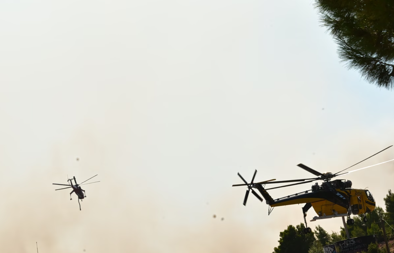 Φωτιά στον Φοίνικα Ρεθύμνου – Ήχησε το 112, εντολή απομάκρυνσης από Φωτεινάρι και Σούδα