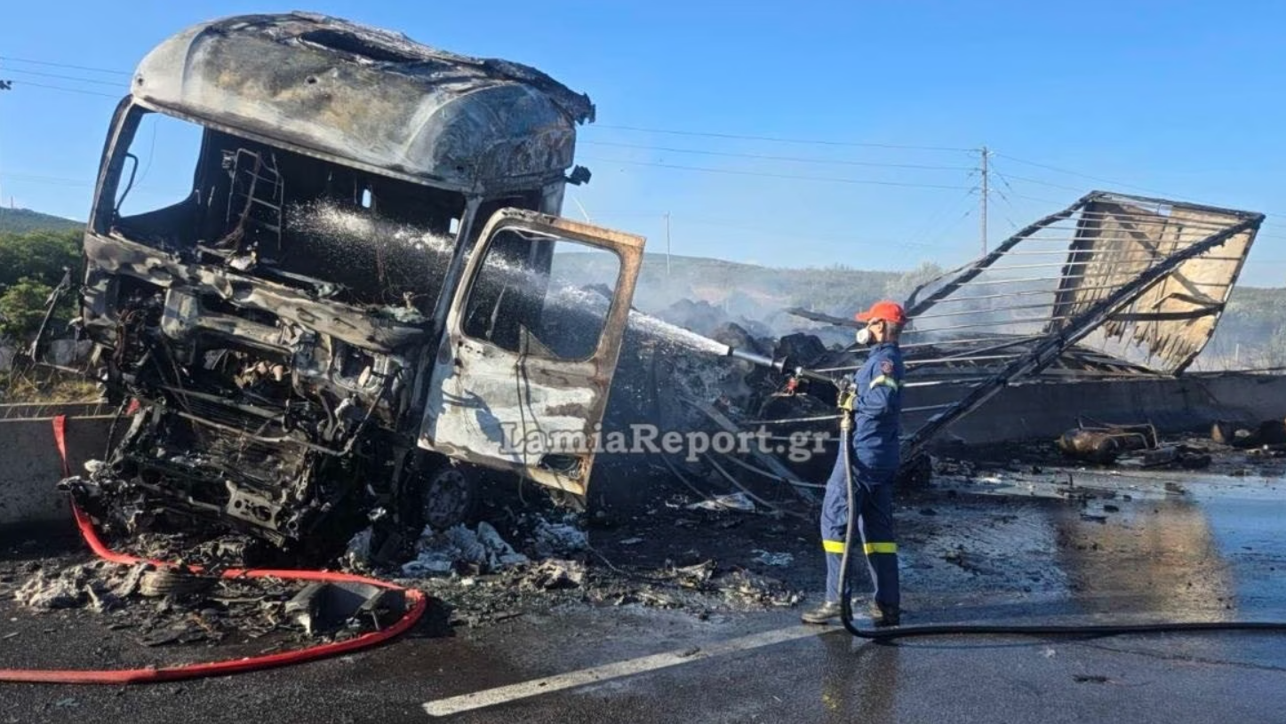 Φθιώτιδα: Ένας νεκρός σε σοκαριστικό τροχαίο με δύο φορτηγά – Το ένα τυλίχτηκε στις φλόγες