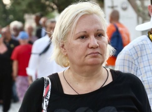 Στο νοσοκομείο η Καίτη Φίνου: «Οι πόνοι φρικτοί αλλά το φίλτρο απαραίτητο»