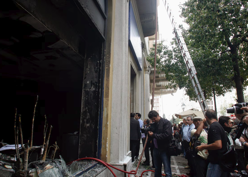 Υπόθεση Marfin: Την Παρασκευή στον εισαγγελέα η 46χρονη που συνελήφθη στην Αγγλία – Φτάνει αύριο στην Αθήνα