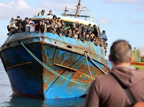 Η παράνομη διακίνηση μεταναστών έχει αλλάξει – Γιατί ένας κανονισμός του 2002 καθορίζει ακόμα ποιος τιμωρείται