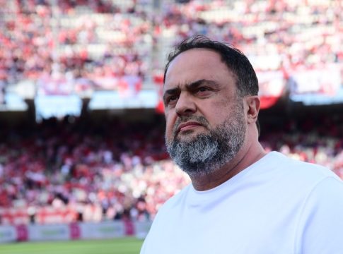 Μαρινάκης: «Ενωμένοι για να πάρουμε πρωτάθλημα και Europa»