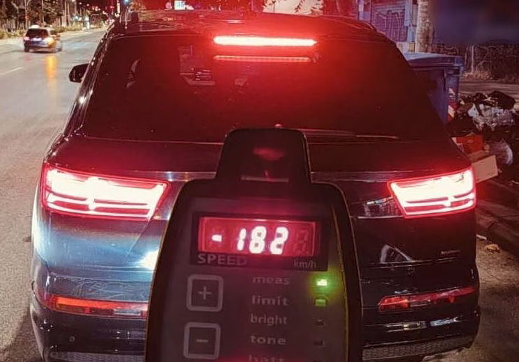 Εξαγοράσιμη ποινή στον 27χρονο τράπερ που έτρεχε με 182 χιλιόμετρα στην ΠΑΘΕ – Ζήτησε «συγγνώμη»
