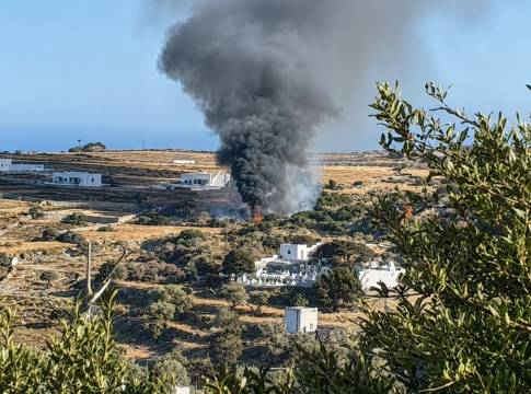Σίφνος: Βίντεο ντοκουμέντο από την πτώση του ελικοπτέρου – Ένας από τους επιβάτες πήδηξε πριν συντριβεί αλλά δεν τα κατάφερε