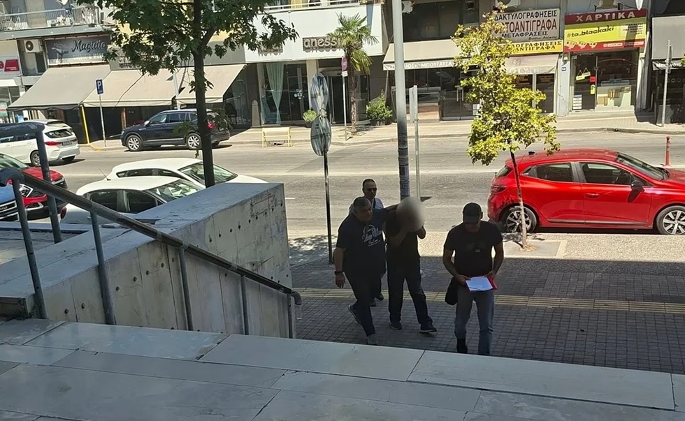Θεσσαλονίκη: Στον ανακριτή σήμερα ο 59χρονος που έβαλε έξι φωτιές σε τρεις μέρες στη Σίνδο