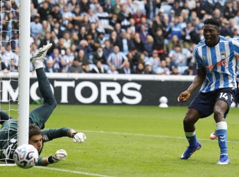 Ο Τζολάκης άφησε… άφωνη την Premier League: «Πως το έσωσε αυτό;» (vids)