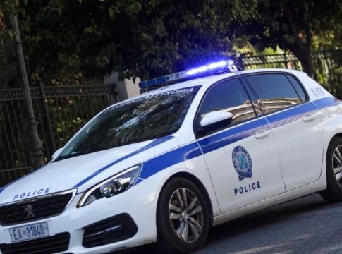 Τρεις ανήλικες επιτέθηκαν και λήστεψαν 24χρονη στον Άγιο Παντελεήμονα