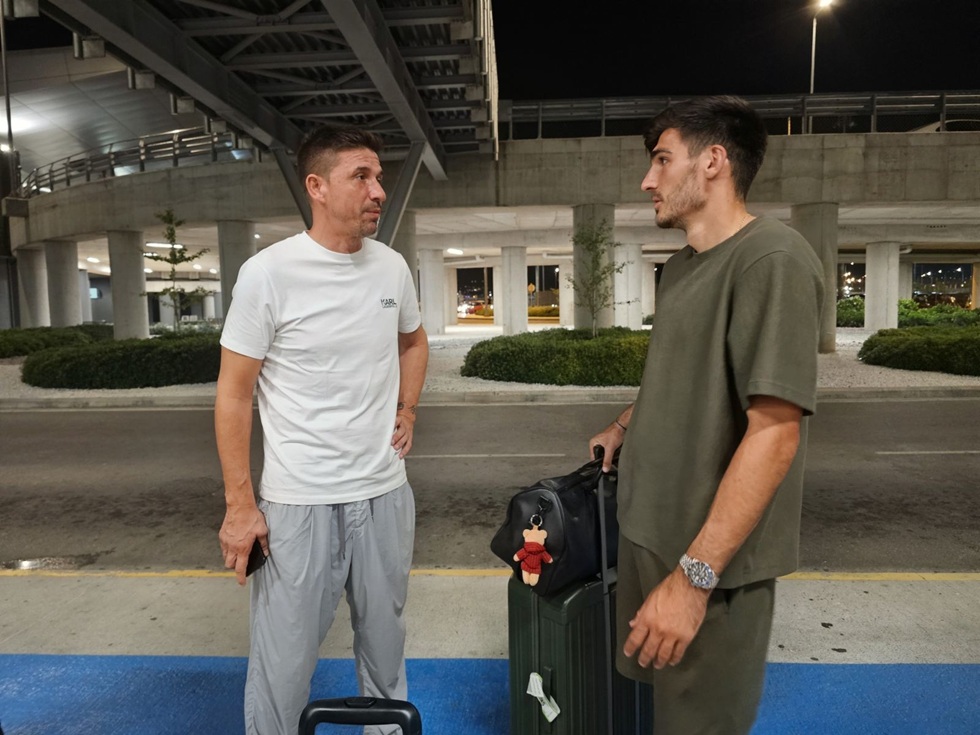 Έφτασε στην Ελλάδα, λίγο πριν τα μεσάνυχτα της Κυριακής (23/8) ο Μπόσκο Σούταλο προκειμένου να ολοκληρώσει τη μεταγραφή του στον Άρη.