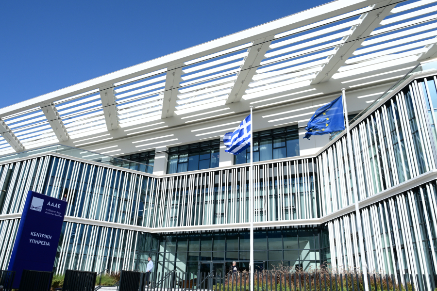 Δήλωσε στην εφορία καταθέσεις 14.632 ευρώ ως δώρα γάμου, αλλά στο τέλος έφαγε πρόστιμο 21.223 ευρώ!