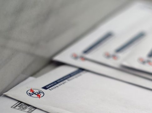 ΔΕΗ: Διπλή παρέμβαση για τη συγκράτηση των αυξήσεων στο ρεύμα