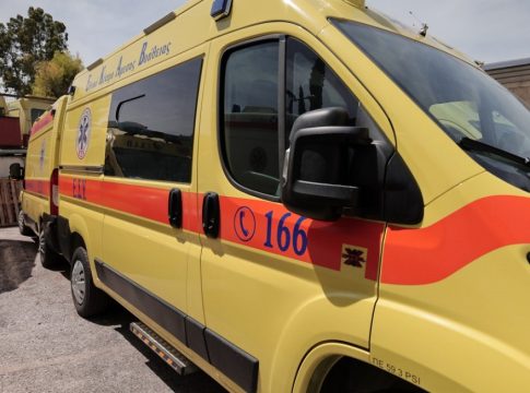 Μεσολόγγι: Στο νοσοκομείο μητέρα με μικρά παιδιά που παρέσυρε και εγκατέλειψε 14χρονος μοτοσικλετιστής