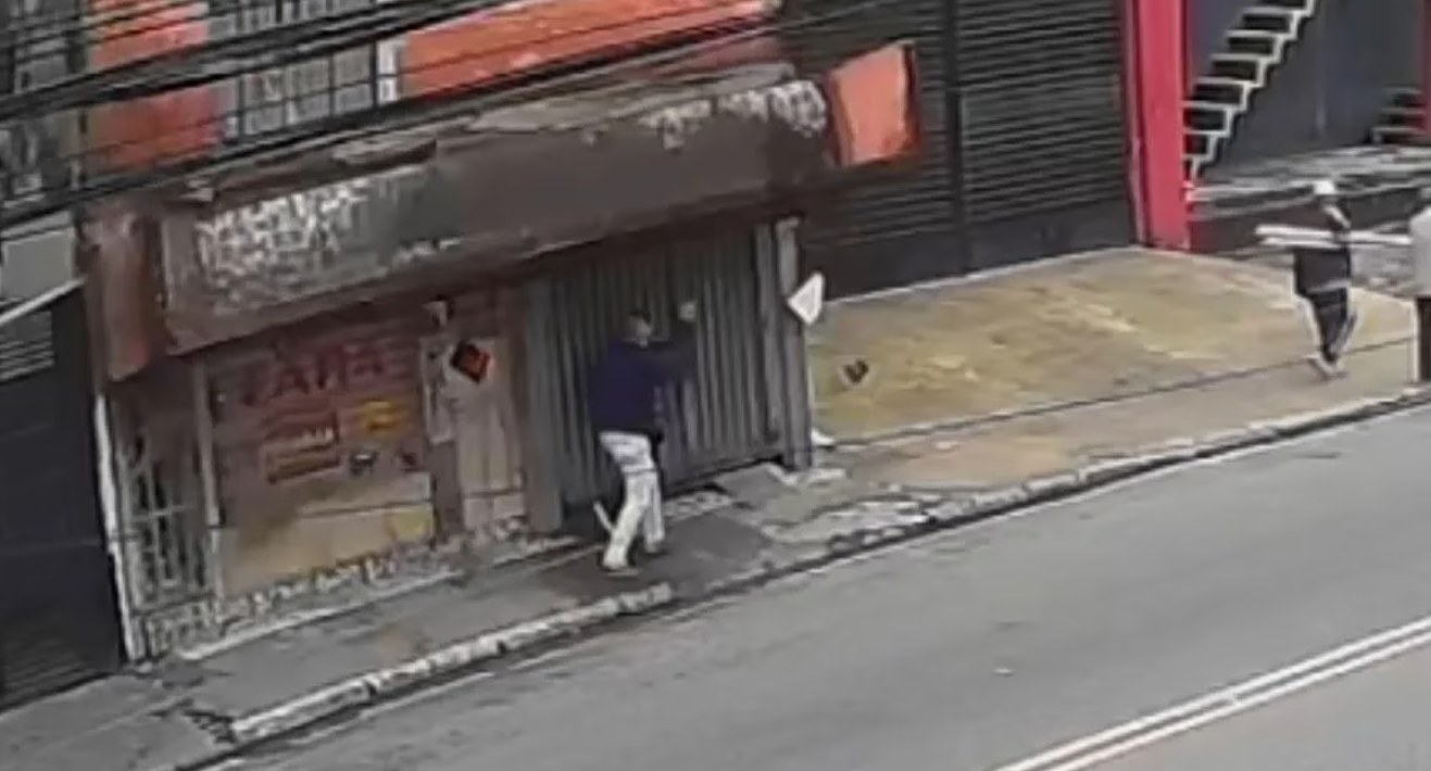 Μπαλκόνι κατέρρευσε, καταπλάκωσε 74χρονο και τον σκότωσε (vid)