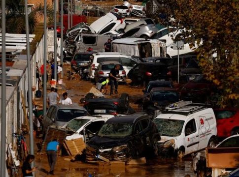 Ισπανία: Χιλιάδες άνθρωποι χωρίς ρεύμα από τις πλημμύρες – Έκλεισαν σχολεία και δρόμοι