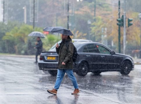 Χαλάει ο καιρός την Παρασκευή: Έρχονται βροχές και καταιγίδες