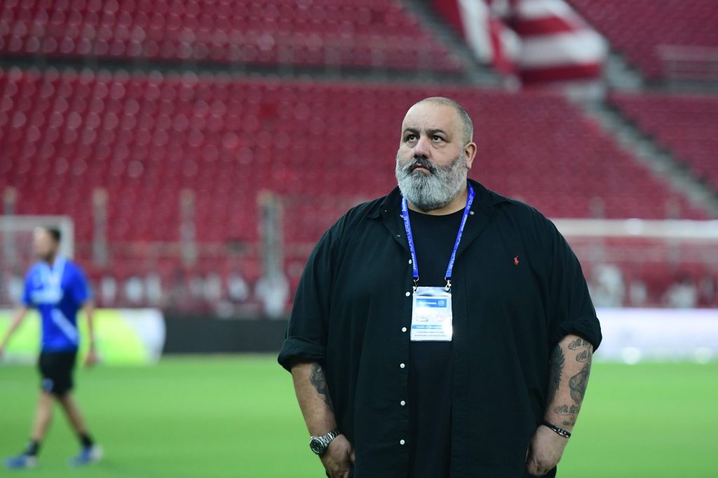 Ο βοηθός του ΑΕΛ Novibet – Ολυμπιακός αντικαταστάθηκε μετά από ανάρτηση του Καραπαπά (pic)