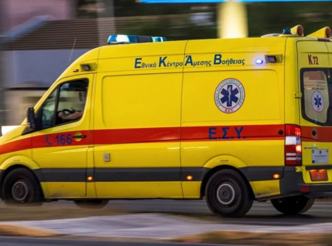 Σοβαρά τραυματίες σε εκτροπή αυτοκινήτου πέντε άνθρωποι στη Λεωφόρο Ποσειδώνος