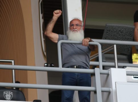 Στην προπόνηση του ΠΑΟΚ ο Ιβάν Σαββίδης: «Θέλω να δώσετε το αίμα σας για να πάρουμε το πρωτάθλημα»